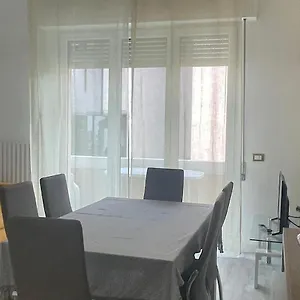 https://la-magnolia-apartments-iii.it-lombardy.com